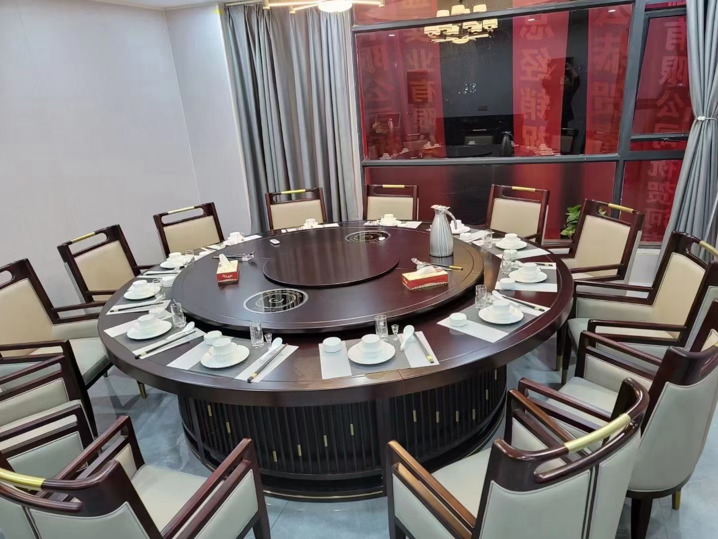 酒店(diàn)餐桌