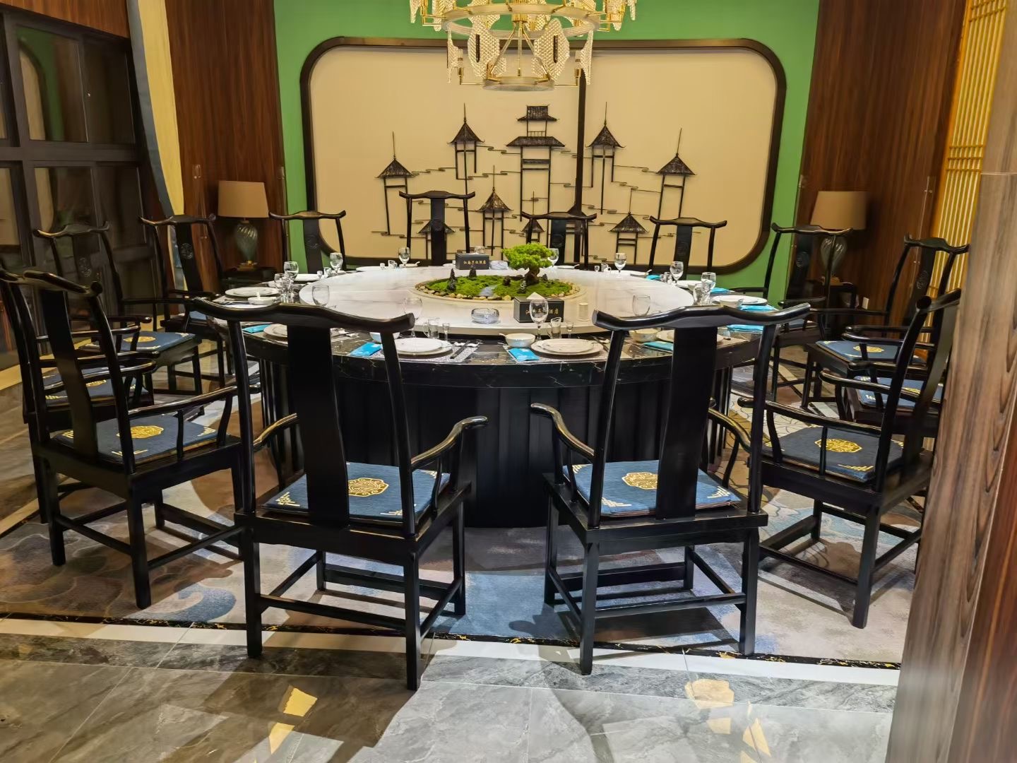 酒店(diàn)餐桌